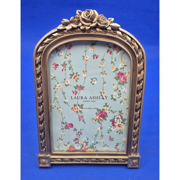 Laura Ashley Arched Goldtone Picture Frame 5x7 Photo Style LAR66-57GD - Picture 1 of 8